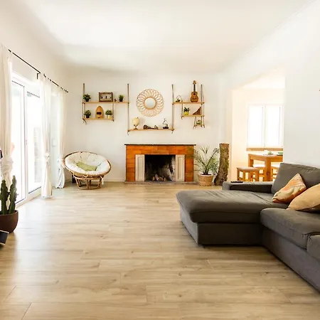 Gota Dagua Surf Camp - Costa Da Caparica, Lisbon *