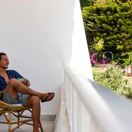 Gota Dagua Surf Camp - Costa Da Caparica, Lisbon Hostel *