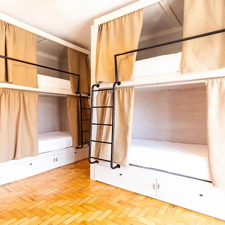 Gota Dagua Surf Camp - Costa Da Caparica, Lisbon Hostel