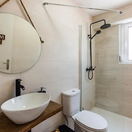 Gota Dagua Surf Camp - Costa Da Caparica, Lisbon Hostel *