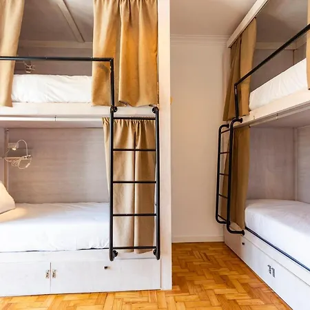 Gota Dagua Surf Camp - Costa Da Caparica, Lisbon *