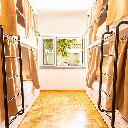 Gota Dagua Surf Camp - Costa Da Caparica, Lisbon