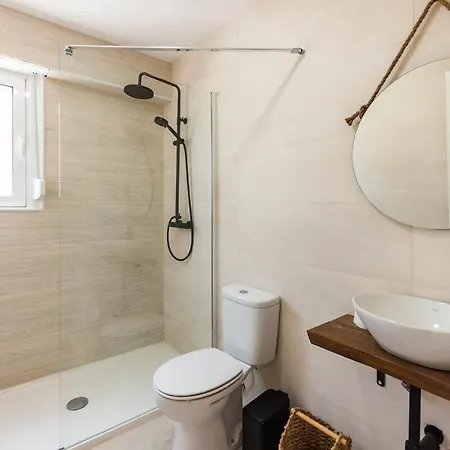 Gota Dagua Surf Camp - Costa Da Caparica, Lisbon 호스텔 *