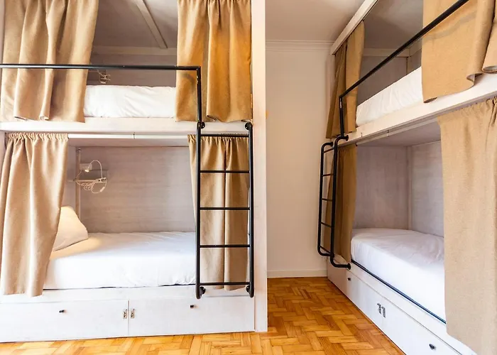 Gota Dagua Surf Camp - Costa Da Caparica, Lisbon *