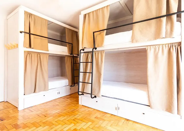 Gota Dagua Surf Camp - Costa Da Caparica, Lisbon Vandrerhjem