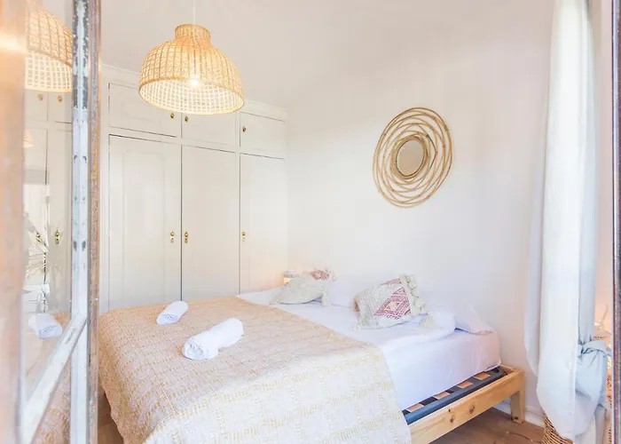 Gota Dagua Surf Camp - Costa Da Caparica, Lisbon * Costa de Caparica