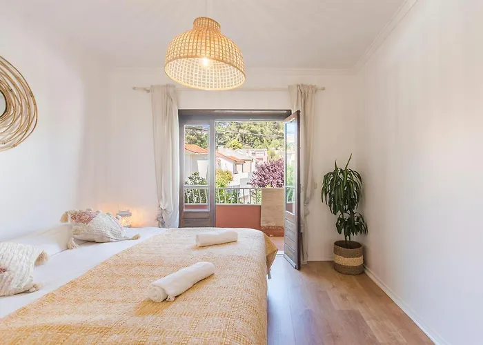 Gota Dagua Surf Camp - Costa Da Caparica, Lisbon *